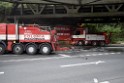 LKW blieb unter Bruecke haengen Koeln Ehrenfeld Innere Kanalstr Hornstr P400